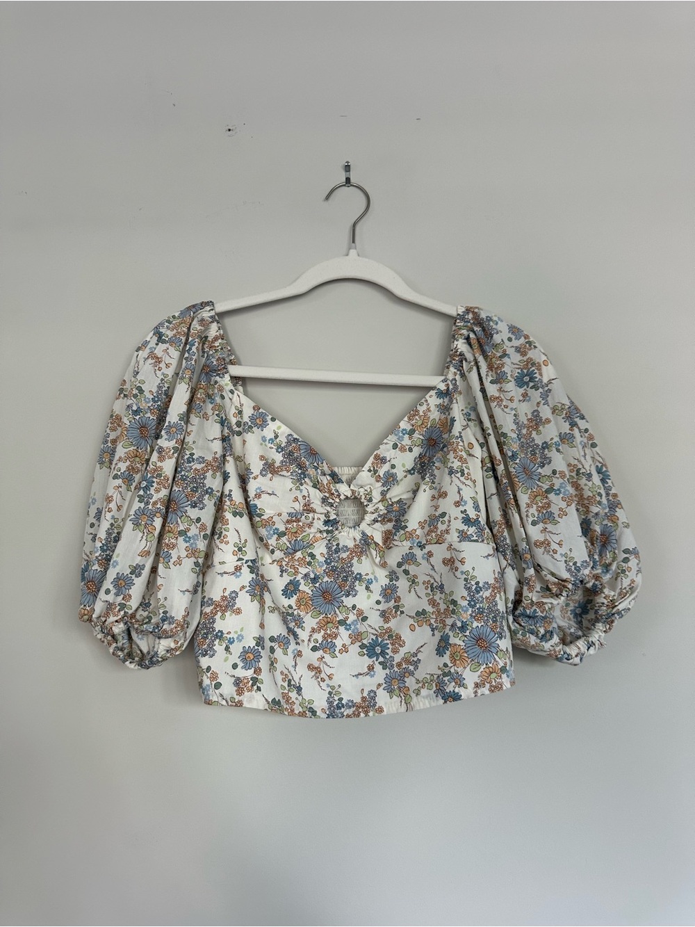 Abercrombie & Fitch White Floral Puff-Sleeve Crop Top